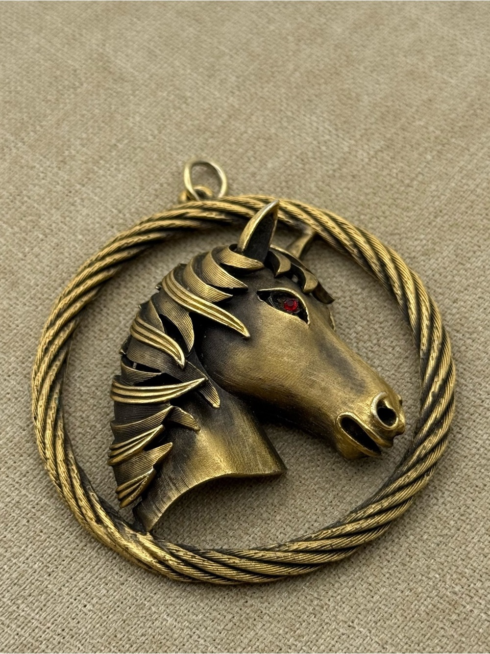 RUSTIC CROWN TRIFARI SCULPTED HORSE PORTRAIT PENDANT